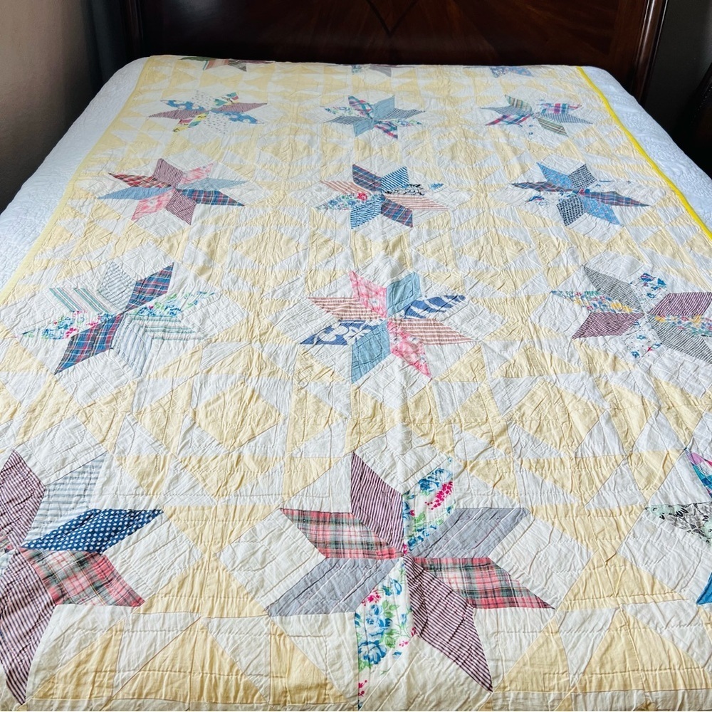 90”x50” Vintage from 1940’s Eight Point Star Hand Stitched Cotton Quilt. - Picture 12 of 12